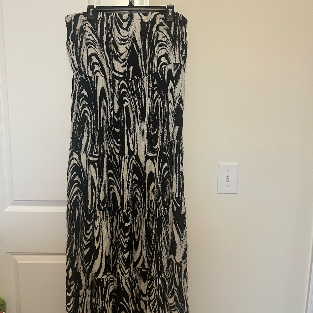New York & Company Black and White Maxi Dress